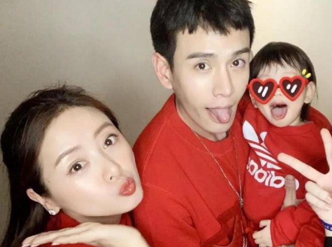 娃嫁给穷小子现如今老公红到让人嫉妒九游会j9ag一部戏吃一辈子二婚带(图12)