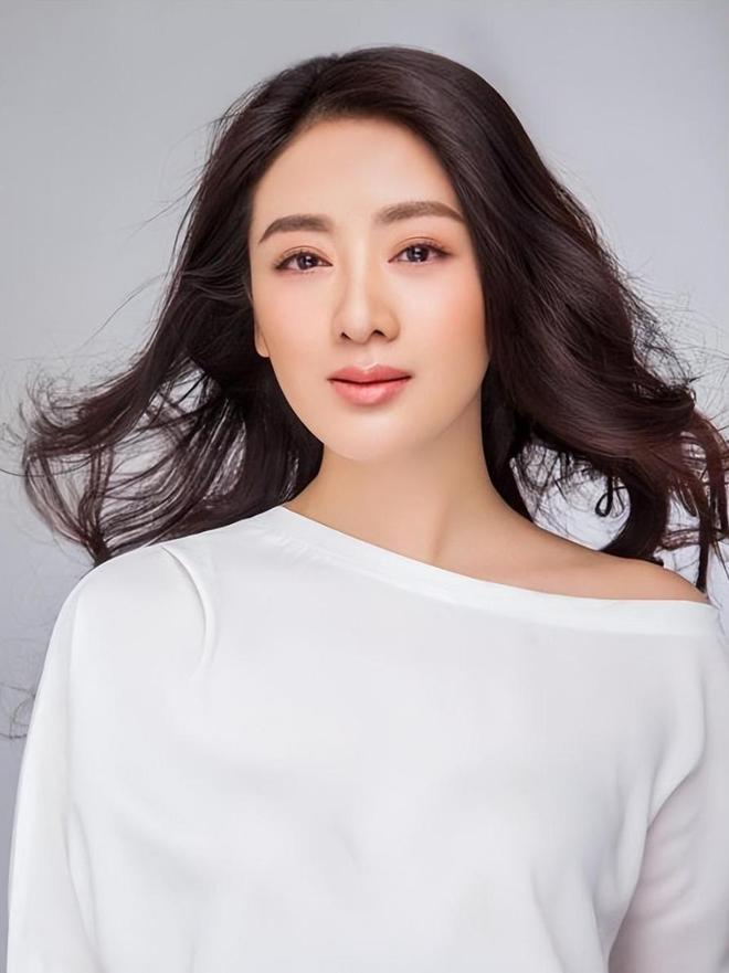 娃嫁给穷小子现如今老公红到让人嫉妒九游会j9ag一部戏吃一辈子二婚带(图11)